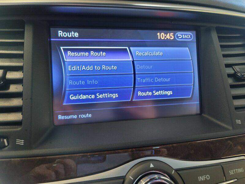 2017 INFINITI QX80 Image 17