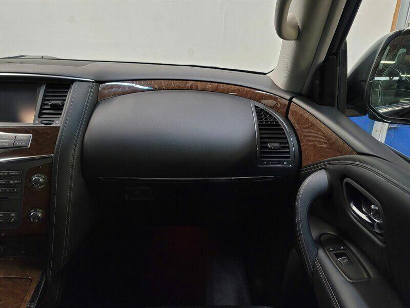 2017 INFINITI QX80 Image 24