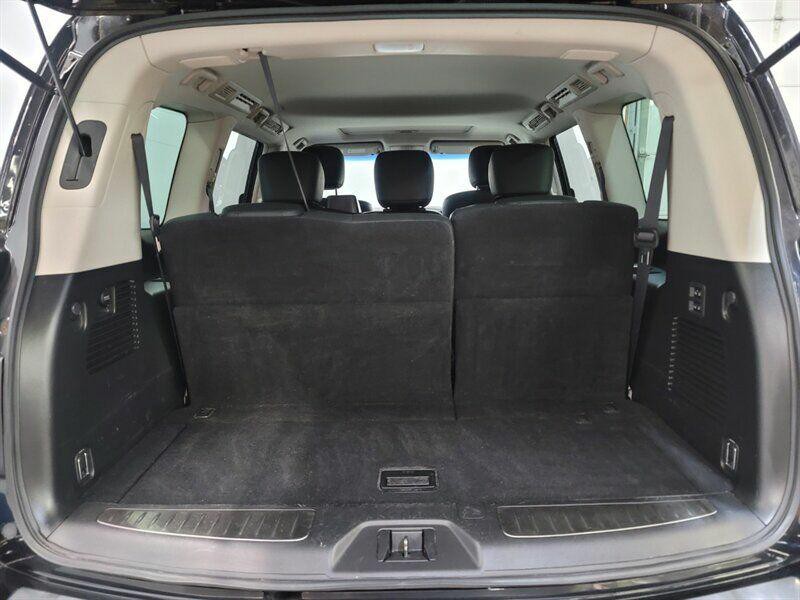 2017 INFINITI QX80 Image 32