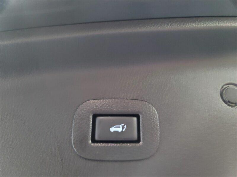 2017 INFINITI QX80 Image 34