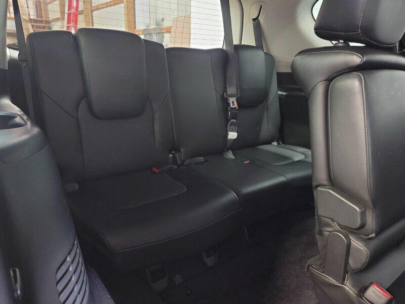2017 INFINITI QX80 Image 37