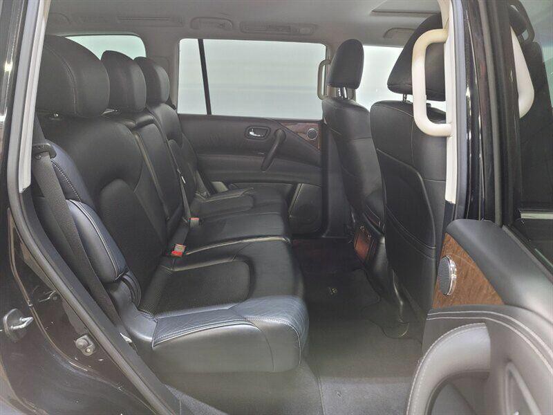 2017 INFINITI QX80 Image 38