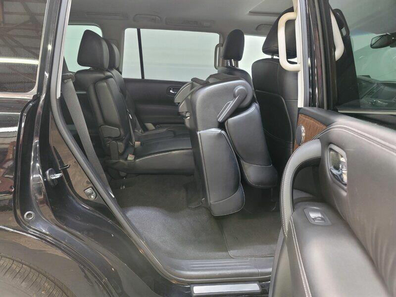 2017 INFINITI QX80 Image 39