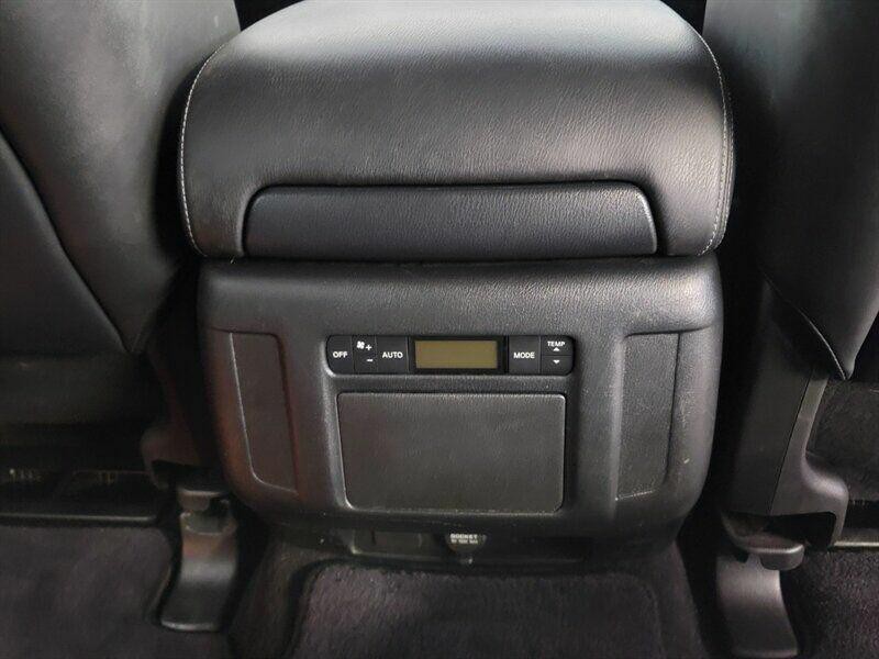 2017 INFINITI QX80 Image 40