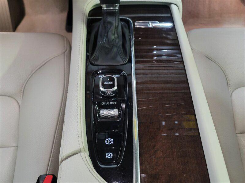 2016 Volvo XC90 Image 13
