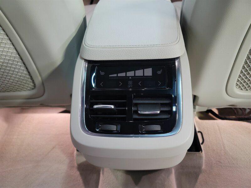 2016 Volvo XC90 Image 41
