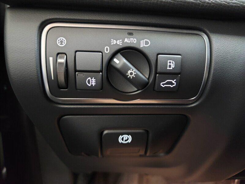 2016 Volvo XC60 Image 9