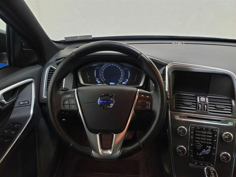 2016 Volvo XC60 Image 10