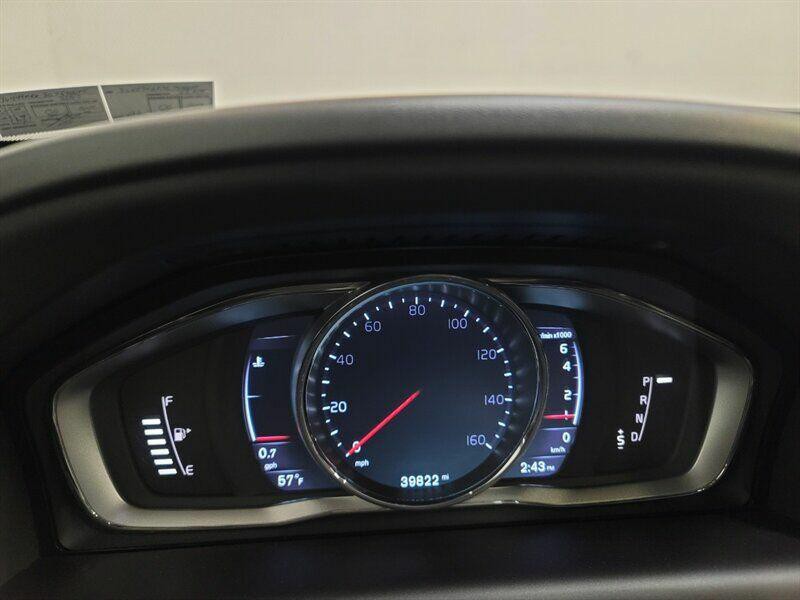 2016 Volvo XC60 Image 11