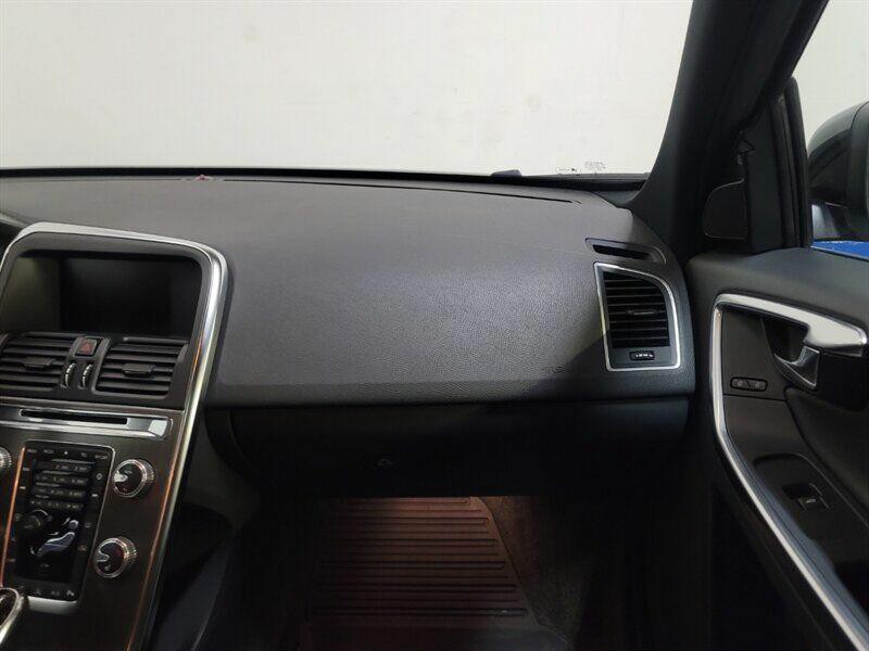 2016 Volvo XC60 Image 25