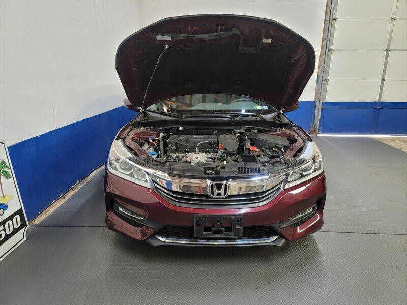2017 Honda Accord Image 18