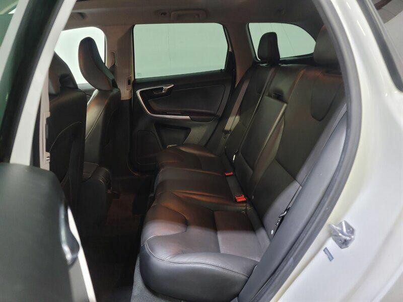 2016 Volvo XC60 Image 7
