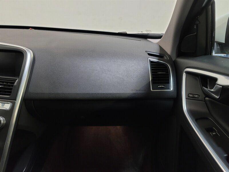 2016 Volvo XC60 Image 19