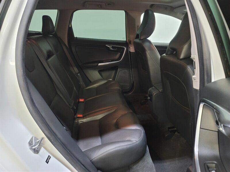 2016 Volvo XC60 Image 31