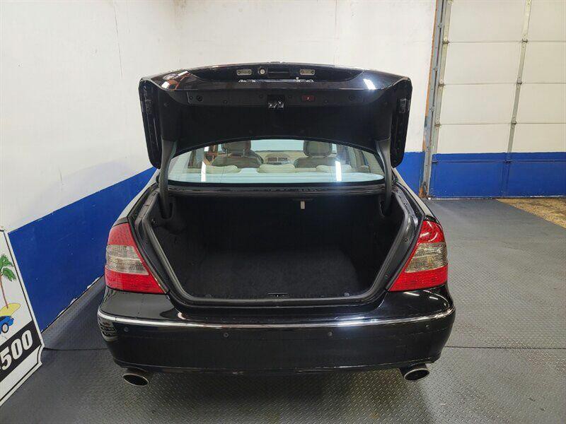 2008 Mercedes-Benz E-Class Image 22
