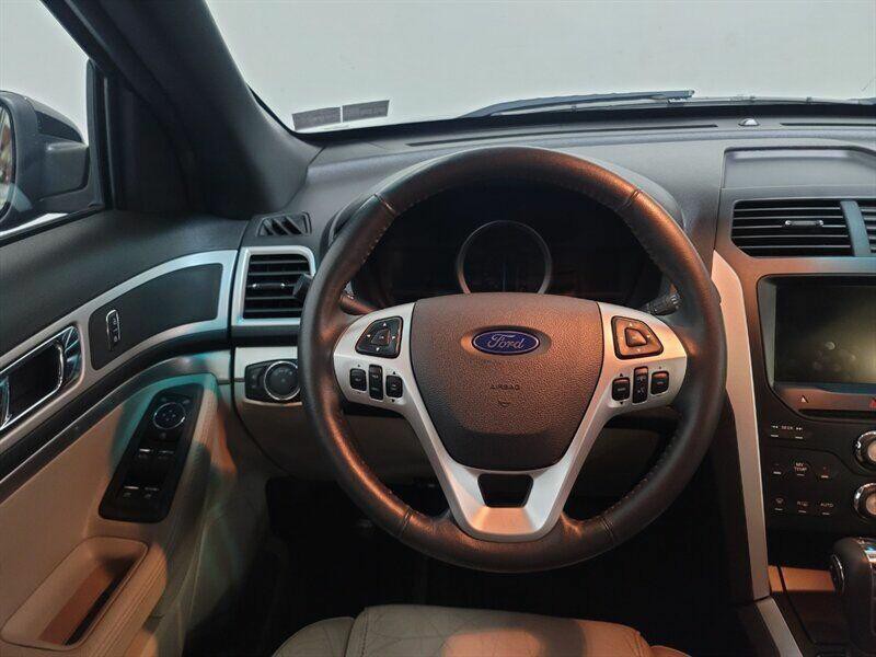 2012 Ford Explorer Image 11
