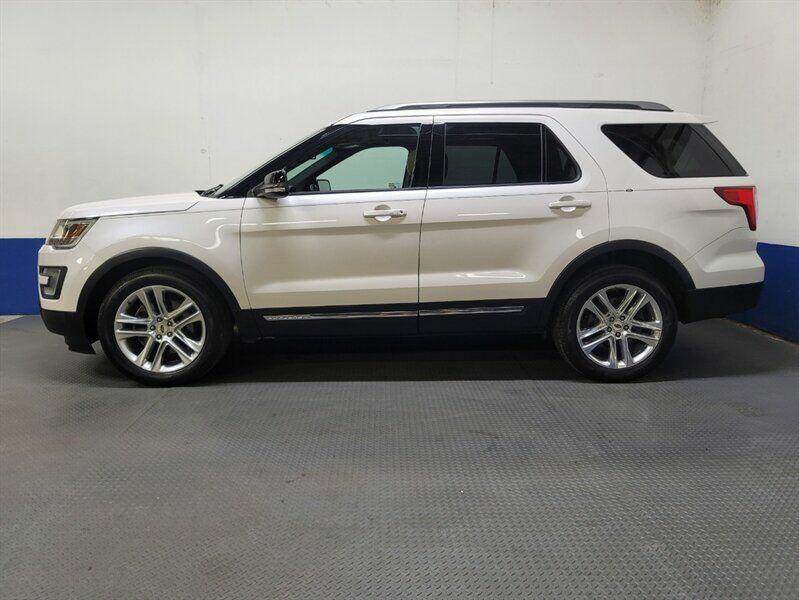2017 Ford Explorer Image 2