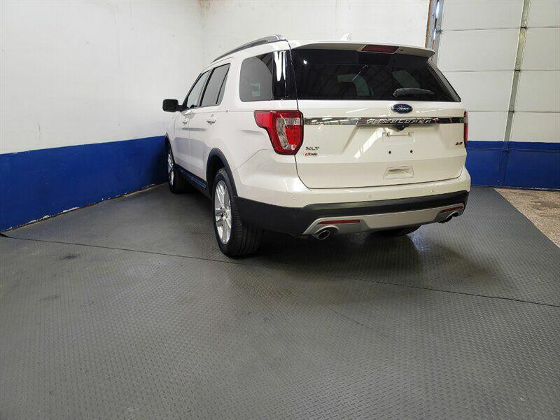 2017 Ford Explorer Image 35