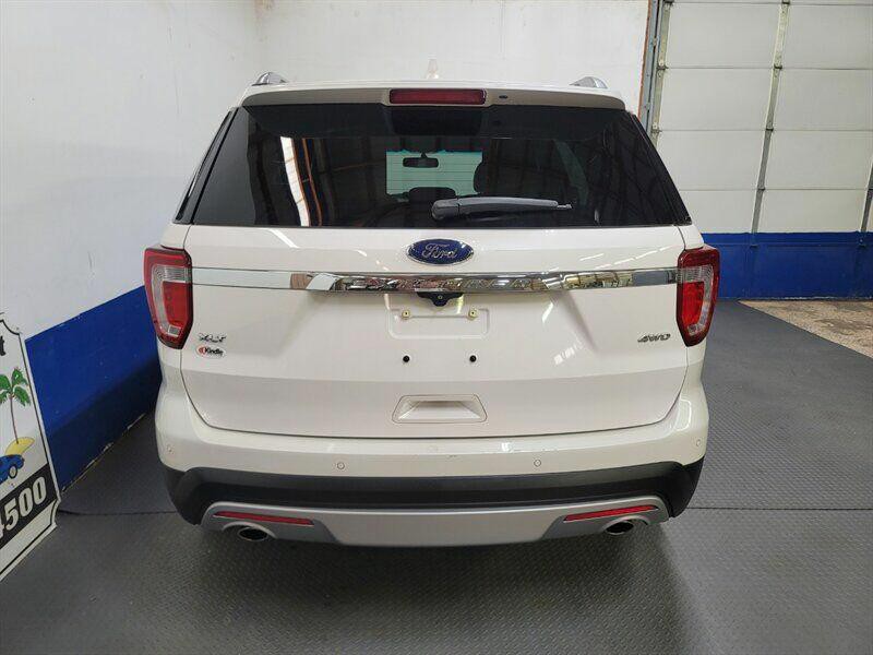 2017 Ford Explorer Image 36