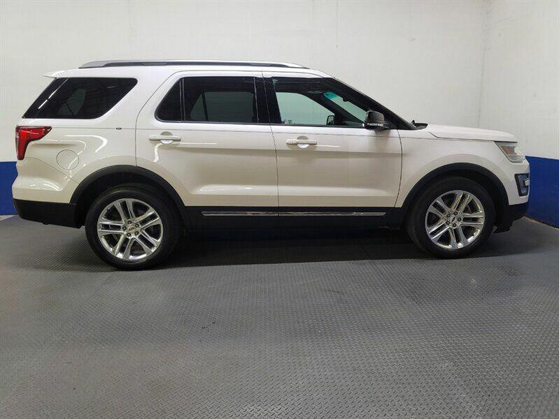 2017 Ford Explorer Image 40