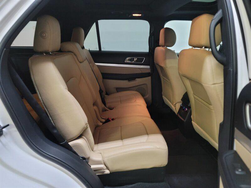 2017 Ford Explorer Image 42