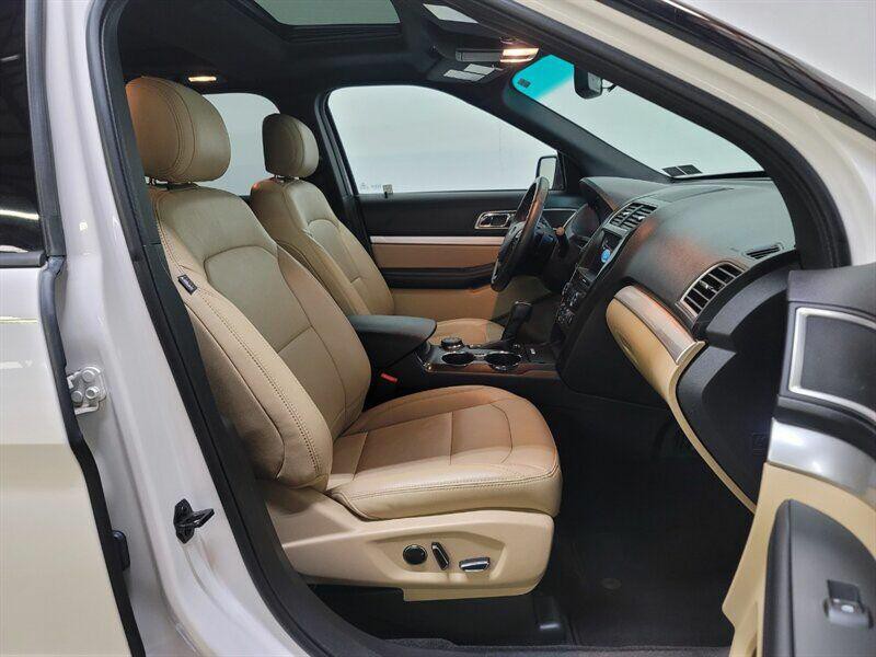 2017 Ford Explorer Image 46