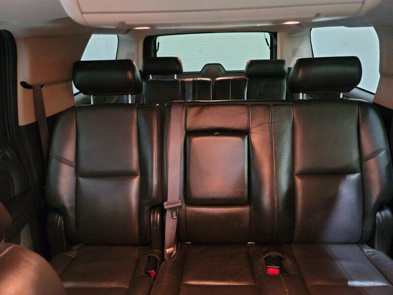 2010 Cadillac Escalade Image 7