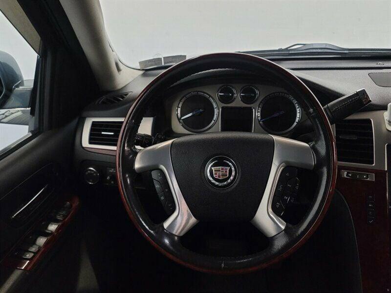 2010 Cadillac Escalade Image 9