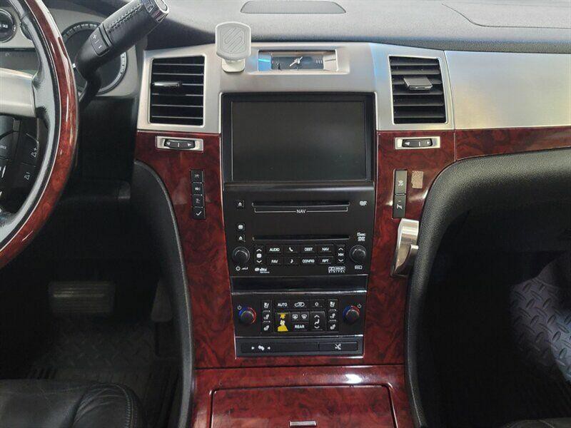 2010 Cadillac Escalade Image 11
