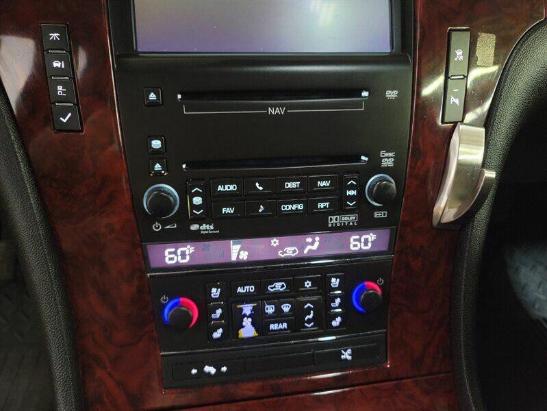 2010 Cadillac Escalade Image 12