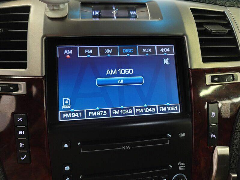 2010 Cadillac Escalade Image 14