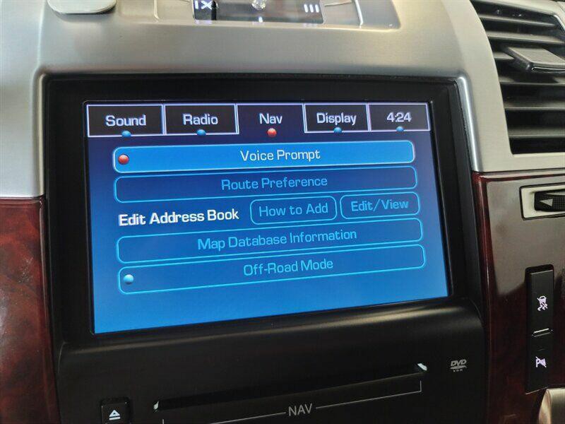 2010 Cadillac Escalade Image 17