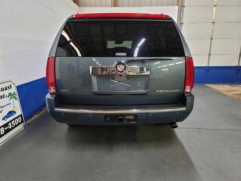 2010 Cadillac Escalade Image 25