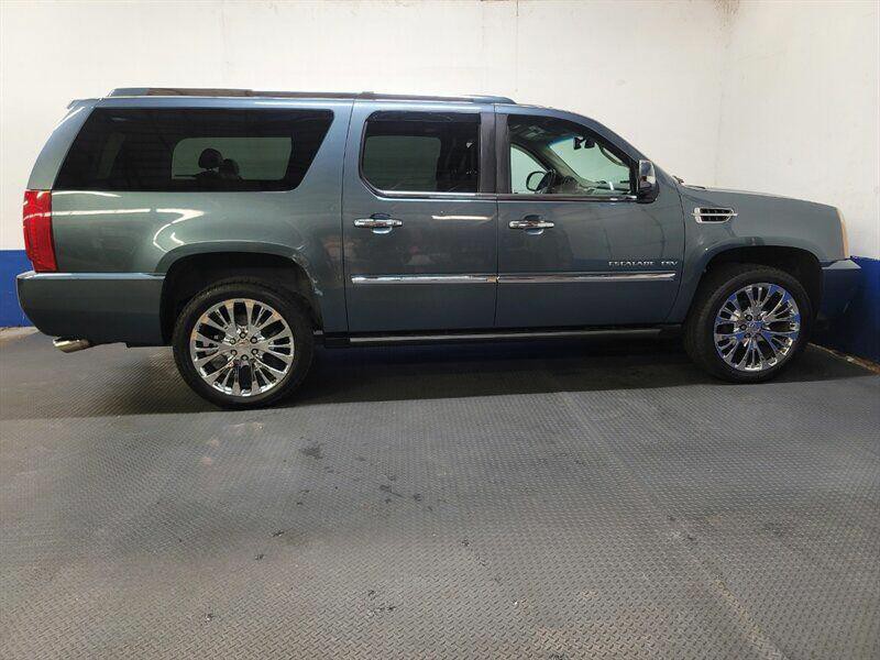 2010 Cadillac Escalade Image 29