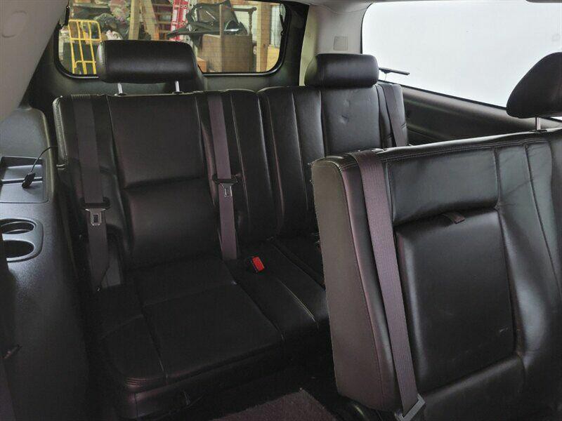 2010 Cadillac Escalade Image 31