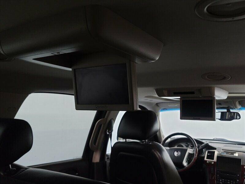 2010 Cadillac Escalade Image 34