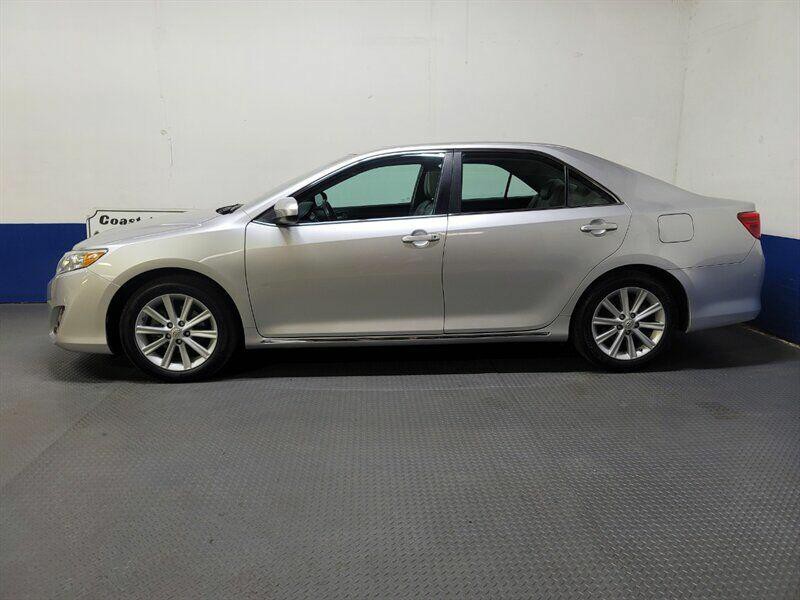 2013 Toyota Camry Image 2