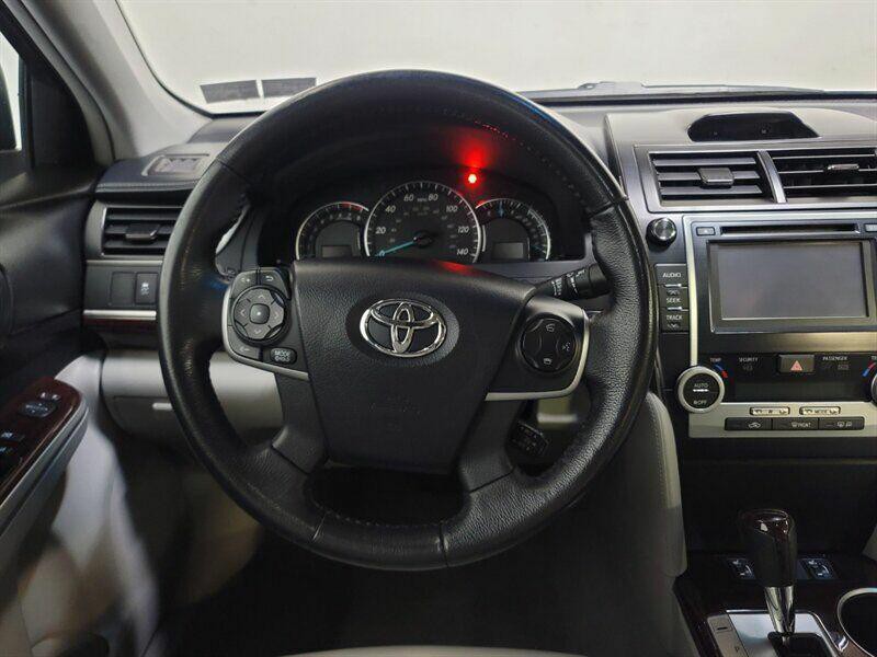 2013 Toyota Camry Image 6