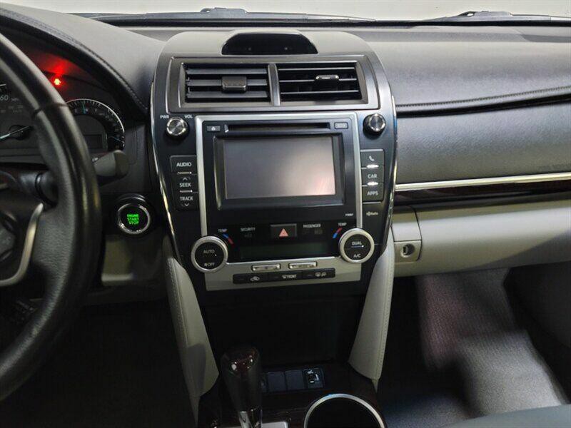 2013 Toyota Camry Image 8