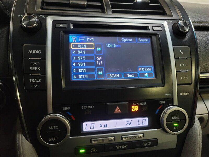 2013 Toyota Camry Image 10