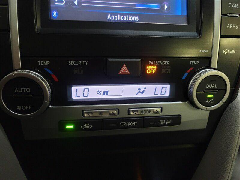 2013 Toyota Camry Image 17