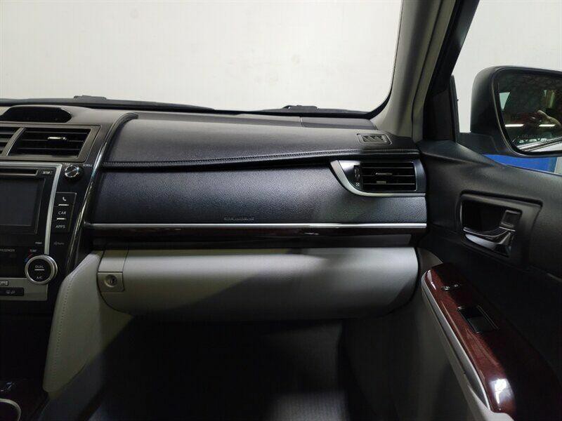 2013 Toyota Camry Image 19