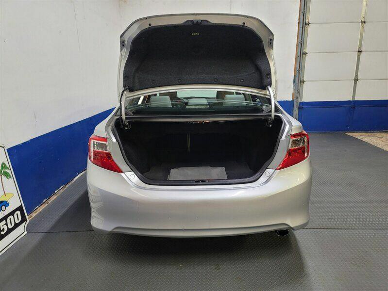 2013 Toyota Camry Image 27