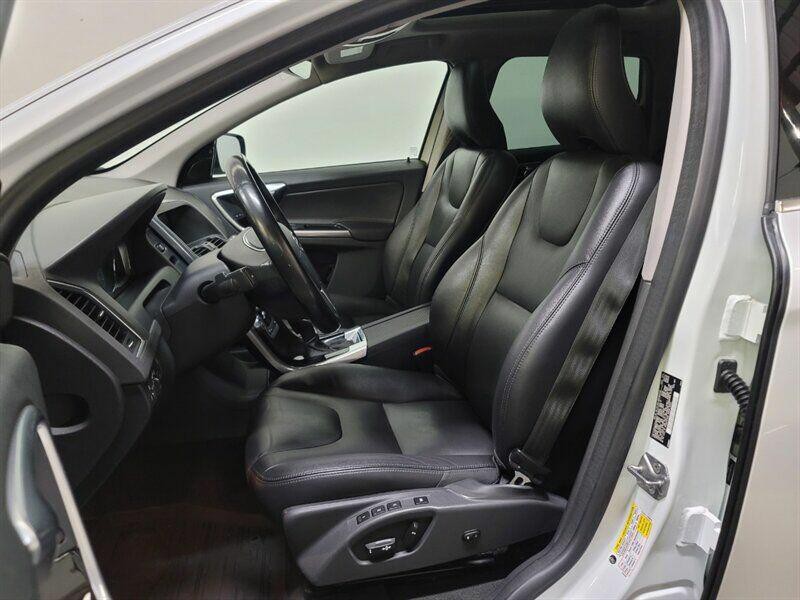 2015 Volvo XC60 Image 6