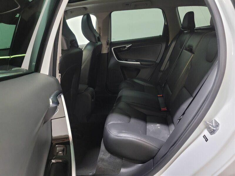 2015 Volvo XC60 Image 7