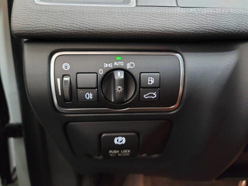 2015 Volvo XC60 Image 11