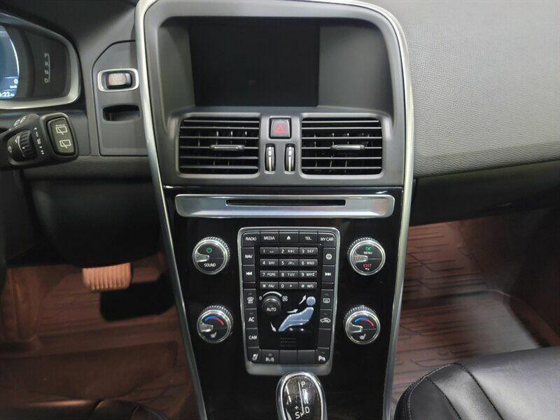 2015 Volvo XC60 Image 13