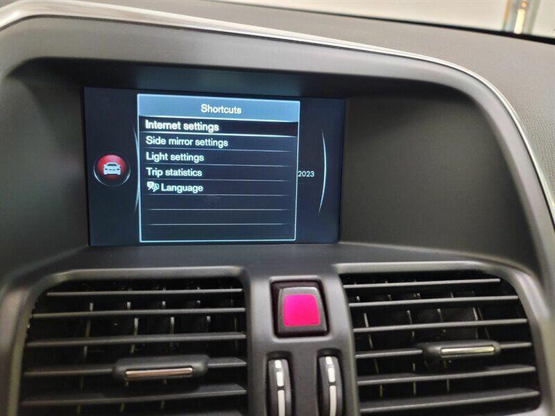 2015 Volvo XC60 Image 22