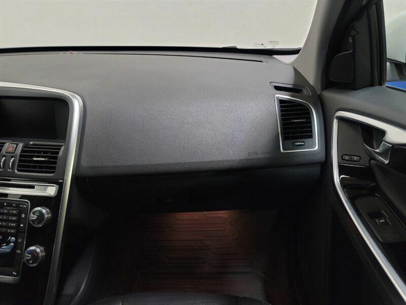 2015 Volvo XC60 Image 24