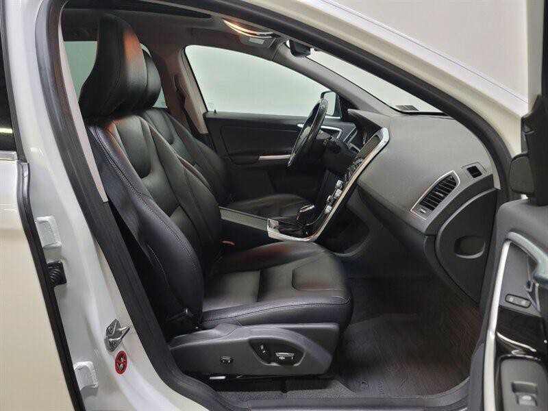 2015 Volvo XC60 Image 41